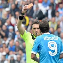 Sarri Kritik Kartu Merah Higuain