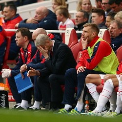 Mulai Akrabi Bangku Cadangan, Mertesacker Tak Menyerah