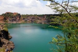 Potret Danau Quarry yang Tengah Naik Daun di Bogor