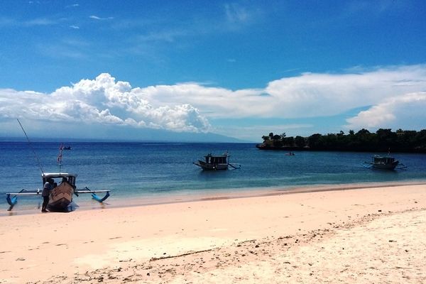 Pesona Pantai Pink di Lombok yang Menggoda