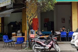 Beri Ulasan Negatif, Tempat Tinggal Konsumen Ini Didatangi Pemilik Restoran