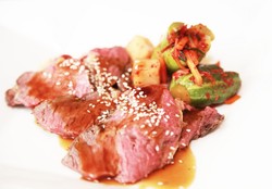 Asia Restaurant Suguhkan Kuliner Populer Jepang dan Korea dengan Sentuhan Modern