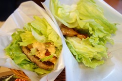 MOS Burger di Jepang Ganti Roti Burger dengan Selada Segar