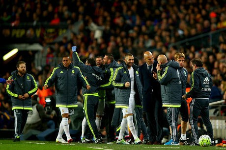Soal Comeback, Zidane Ingatkan Madrid Pada Barca di Liga