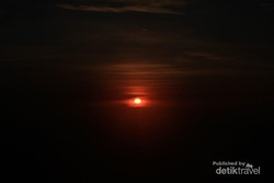 Pesona Golden Sunrise di Gunung Cikuray