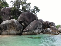 Wisata ke Belitung, Tak Lupa Mampir ke Pantai Laskar Pelangi