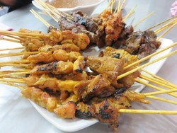 Sate Kajang Hj. Samuri: Jajan Sate Kelinci dan Sate Babat yang Empuk Gurih