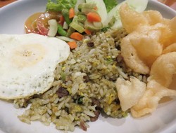 Honey & Me: Bersantai Ditemani Nasi Goreng Cabai Hijau Buntut dan Rigatoni Bersaus Krim
