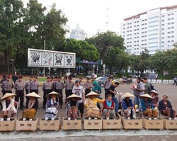 Seni Perlawanan Ibu-ibu Bumi