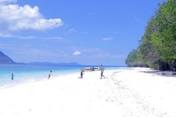 Pantai Molana, Keindahan Tersembunyi di Ambon