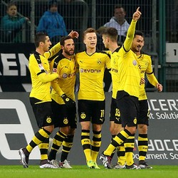 Dortmund Kalahkan 10 Pemain Hamburg