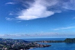 Penampakan Awan Berbentuk Burung Cenderawasih di Papua