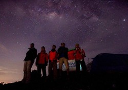 Lautan Bintang di Puncak Cikuray, Garut