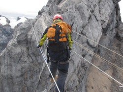 Bahayanya Jalur Pendakian ke Puncak Carstensz
