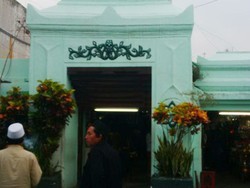 Wisata Religi di Surabaya, Ziarah ke Makam Sunan Ampel