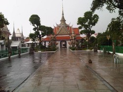 Serunya Merasakan Hiruk Pikuk Kota Bangkok