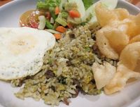 Ada Nasi Goreng Buntut dan Rigatoni Bersaus Krim Gurih di Honey & Me