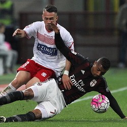 Milan Diimbangi Carpi Tanpa Gol