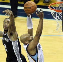 Cavs dan Spurs di Ambang Semifinal Wilayah