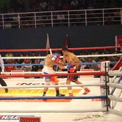 Roy Mukhlis Kalah TKO dari Petinju Filipina