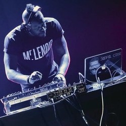 Djibril Cisse Jadi DJ, Buka Konser Mariah Carey