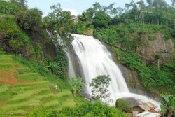 Cikondang, Curug Menawan di Dekat Gunung Padang