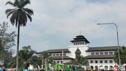 Menengok Landmarknya Bandung: Gedung Sate!