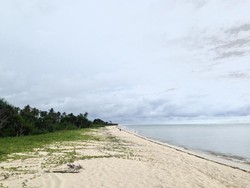 Marosi, Pantai di Sumba yang Asyik Buat Surfing