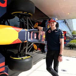 Red Bull Ubah Line Up Pebalap, Tukar Kvyat dengan Verstappen