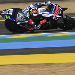 Lorenzo Start Pertama, Marquez Kedua, Rossi Ketujuh