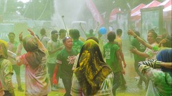 Keseruan Color Party & Live Music DJ Tutup Safari Run 2016