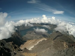 Menyentuh Indahnya Puncak Rinjani, Lombok
