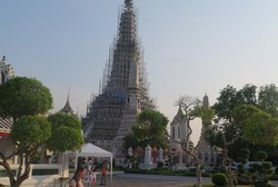 Cantik & Megahnya Wat Arun di Tepi Sungai Chao Phraya