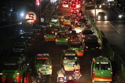 Lautan AngKot (Angkutan Kota)