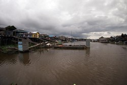 Desa Terapung di Tepi Danau Melintang Kalimantan
