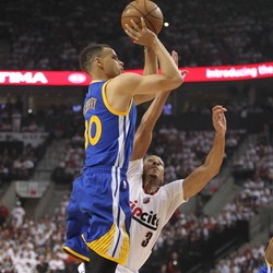 Curry Kembali, Warriors Kalahkan Blazers di Game 4