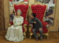 Beneran! Bisa Bertemu Ratu Elizabeth II di Museum Angkut