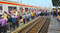 Menjemput rejeki dengan kereta