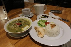 Transit di Kuala Namu, Icip Dulu Kuliner Soto Medan Lezat