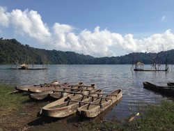 Rileks Sejenak di Danau Tamblingan, Bali