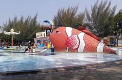 Menyegarkan Diri di Water Park Bojongsari, Indramayu