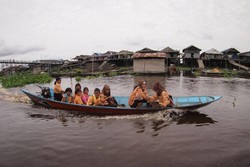 Desa Terapung Muara Ohong & Bangau Tong-tong di Tepi Sungai Mahakam