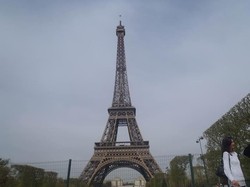 Kesempatan Langka! Bermalam di Menara Eiffel