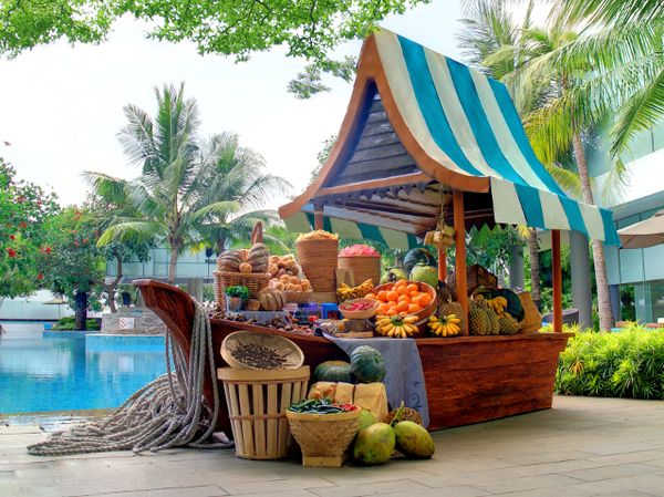 Serunya Menikmati Takjil dan Ragam Buah Tropis di Pasar Apung Cikini