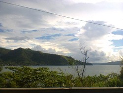 Pemandangan Tepi Danau Sentani di Papua