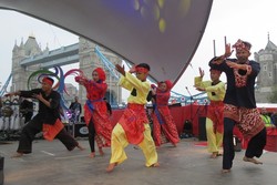Poco-poco & Pencak Silat di Indonesian Weekend Bikin Heboh London