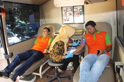 Jelang Ramadan, Komunitas Fortuner Jatim Bagi Sembako