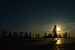 Pantai Losari, Tempat Terbaik Menikmati Sunset di Makassar
