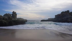 Yang Populer dari Pacitan, Pantai Klayar