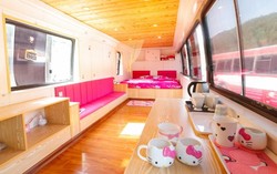 Lucu! Bus Disulap Jadi Hotel Doraemon & Hello Kitty
